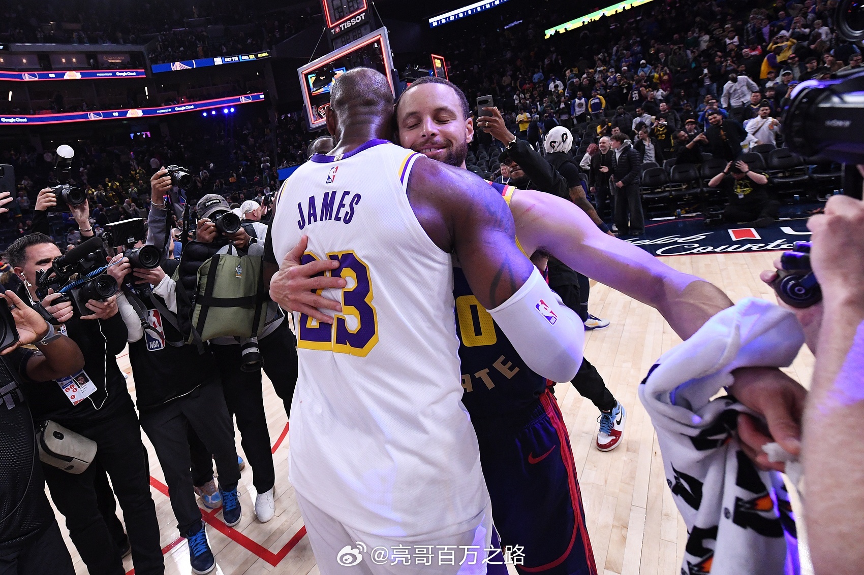 库里回应詹姆斯加盟76人说真的，前段时间全网都在做梦，坐等詹库重新搭档，多少人已