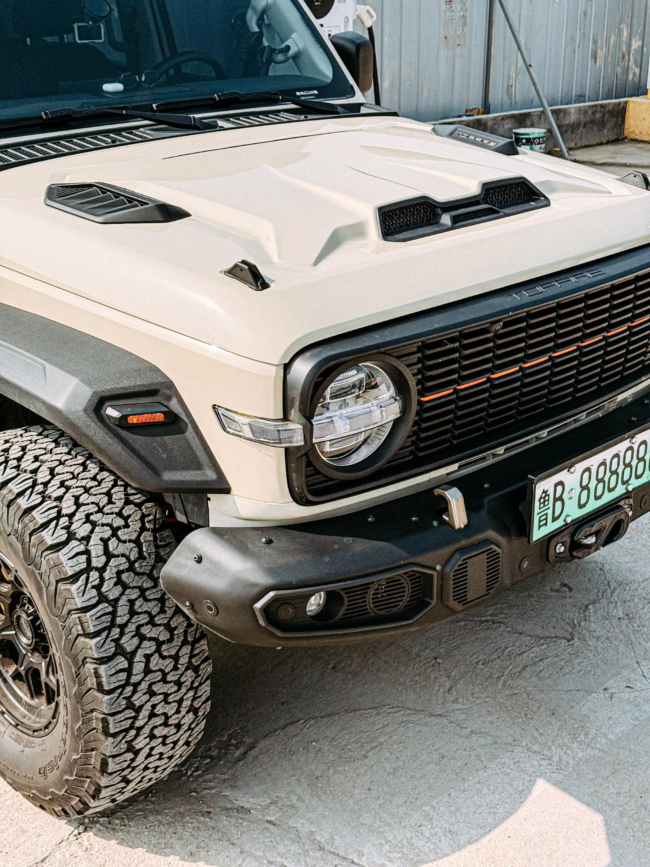 看看你们的坦克改的什么样子。避震：升高1.5寸 轮胎：2656518的...