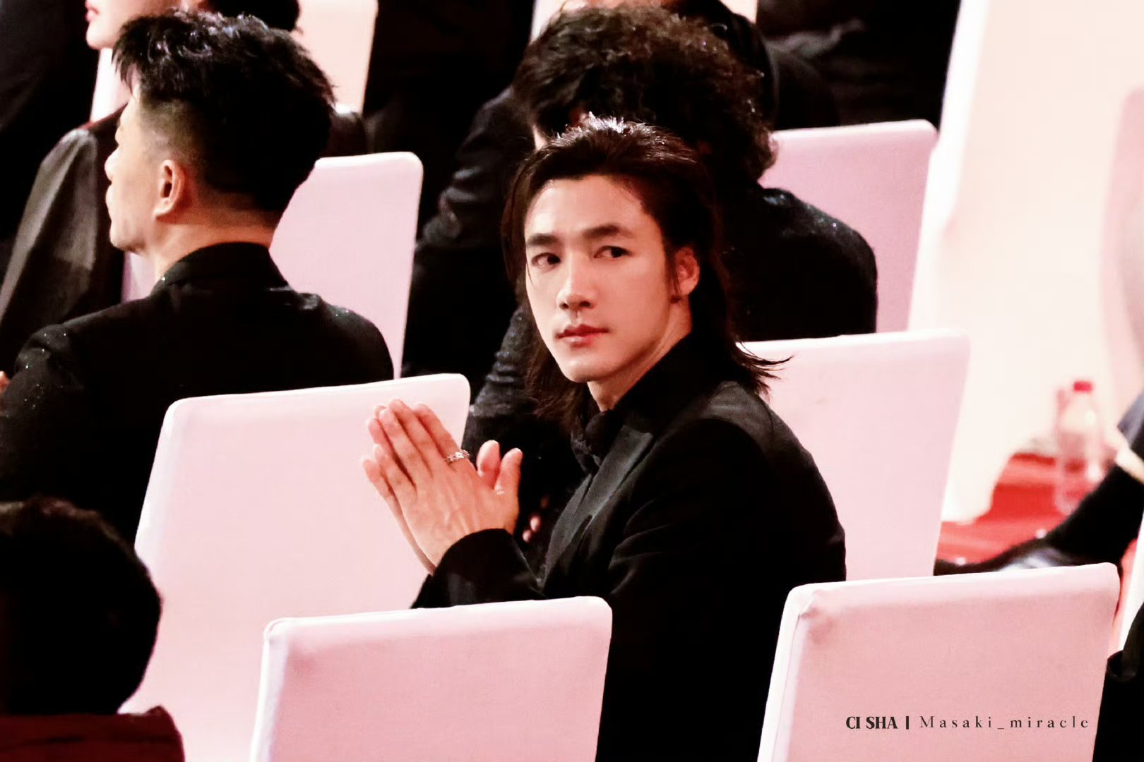 此沙CMG红毯生图 好喜欢此沙CMG红毯生图， 随便拍的角度都是这么的帅气啊，大