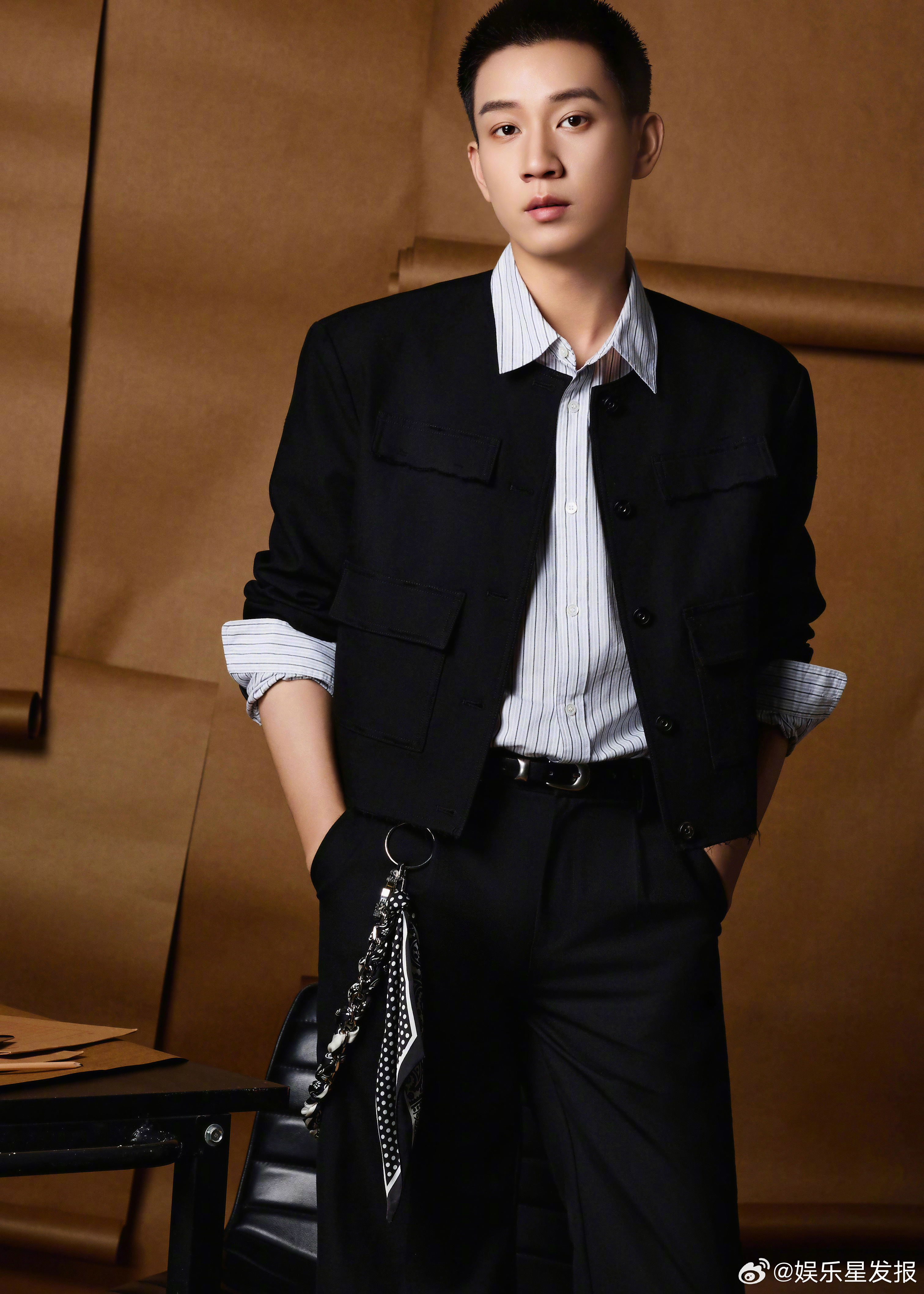 王子奇高智人夫痞帅一体王子奇怎么一个人集齐三种气质于一身，今日份的王子奇寸头配黑