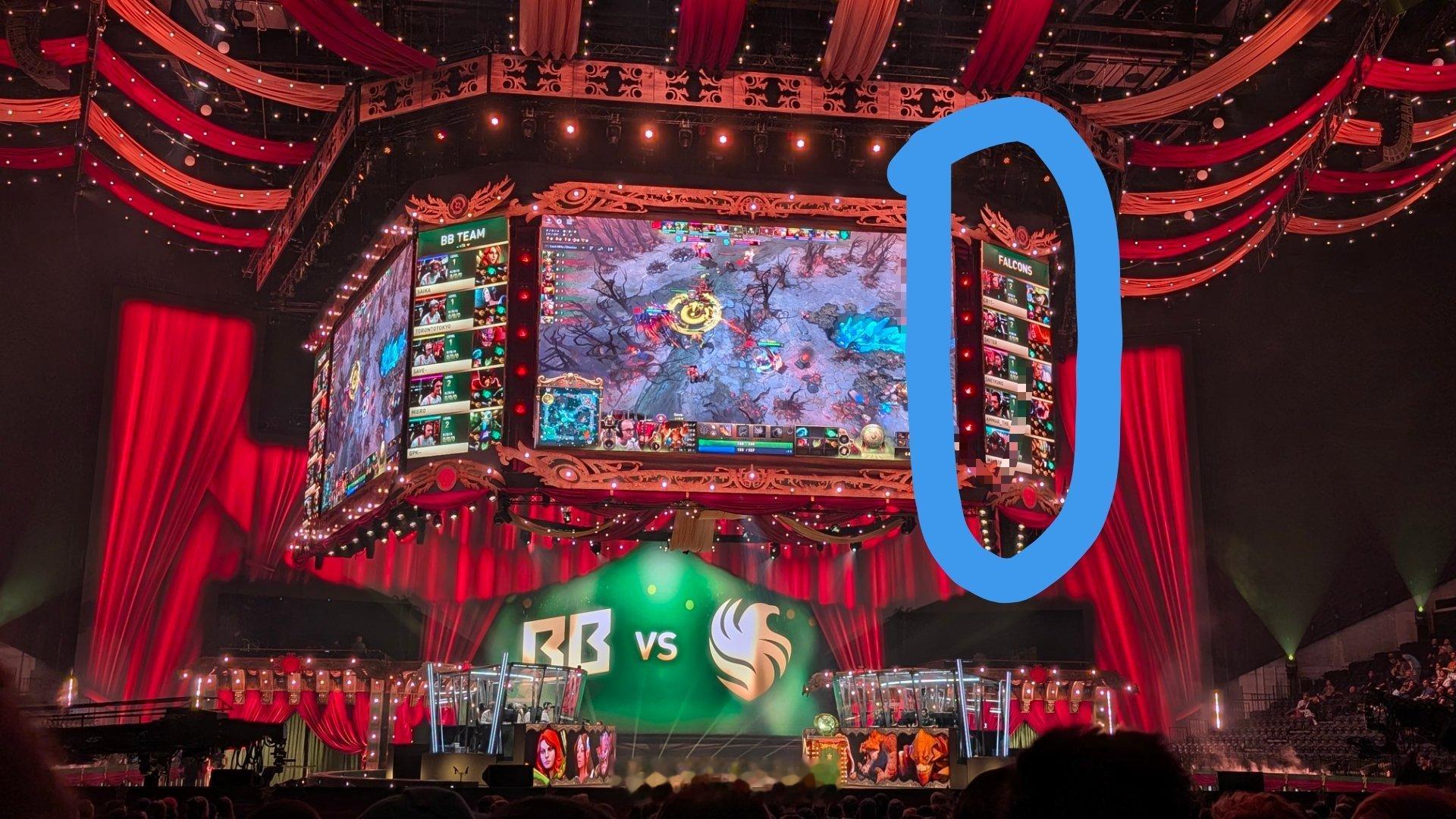 今年现场屏幕两侧还有英雄的细节#ti13##dota2##DOTA2[超话]# 