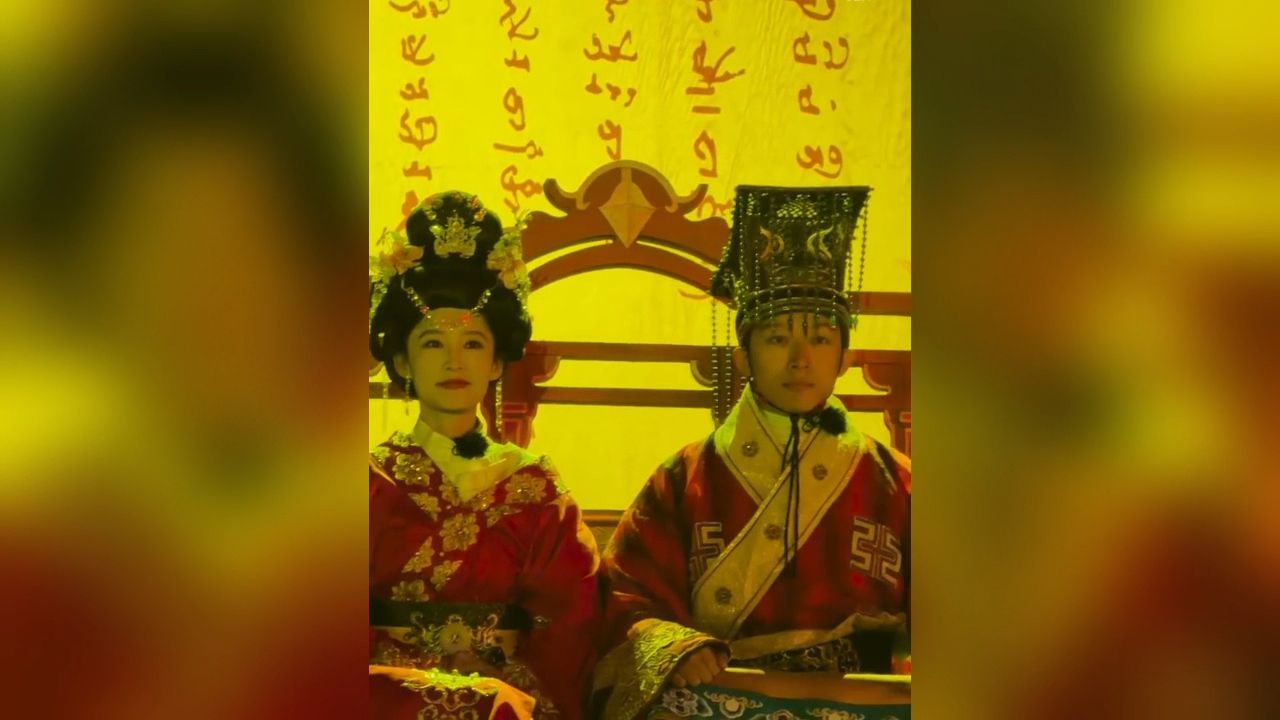 要被李沁张晚意笑死了，沉浸式实景剧扮演阗王与王后，也是在景区当上NPC了