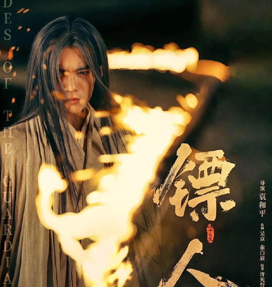 你信吗？
一个眼神，就能让你浑身鸡皮疙瘩！
那个银发疤面的男人，他一出场，就把整