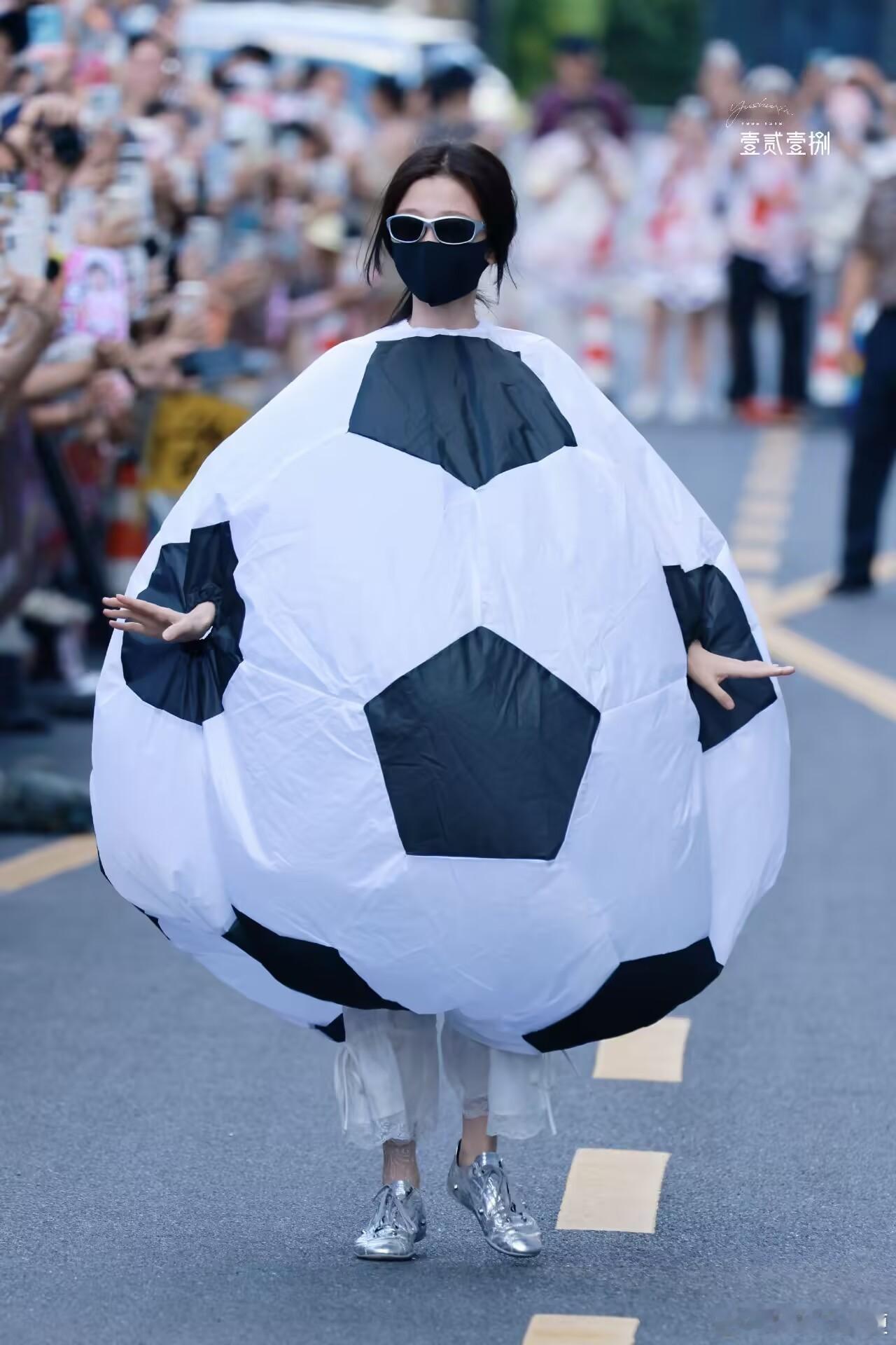 灿如繁星足球宝贝欣欣来也 