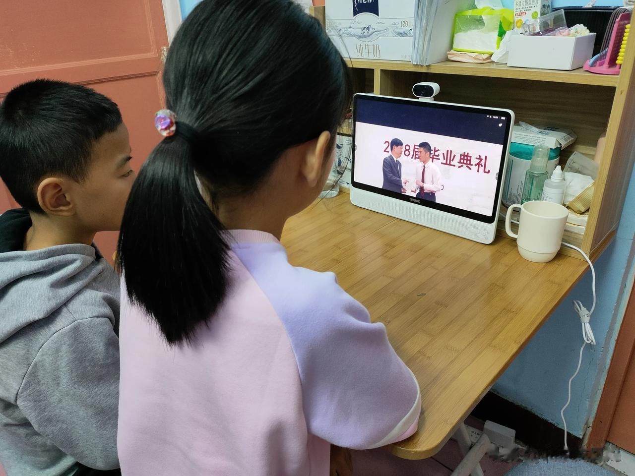 今晚的纪录片，又把娃们震住了[耶]想要培养娃的内驱力，一定不要错过这些免费的纪录