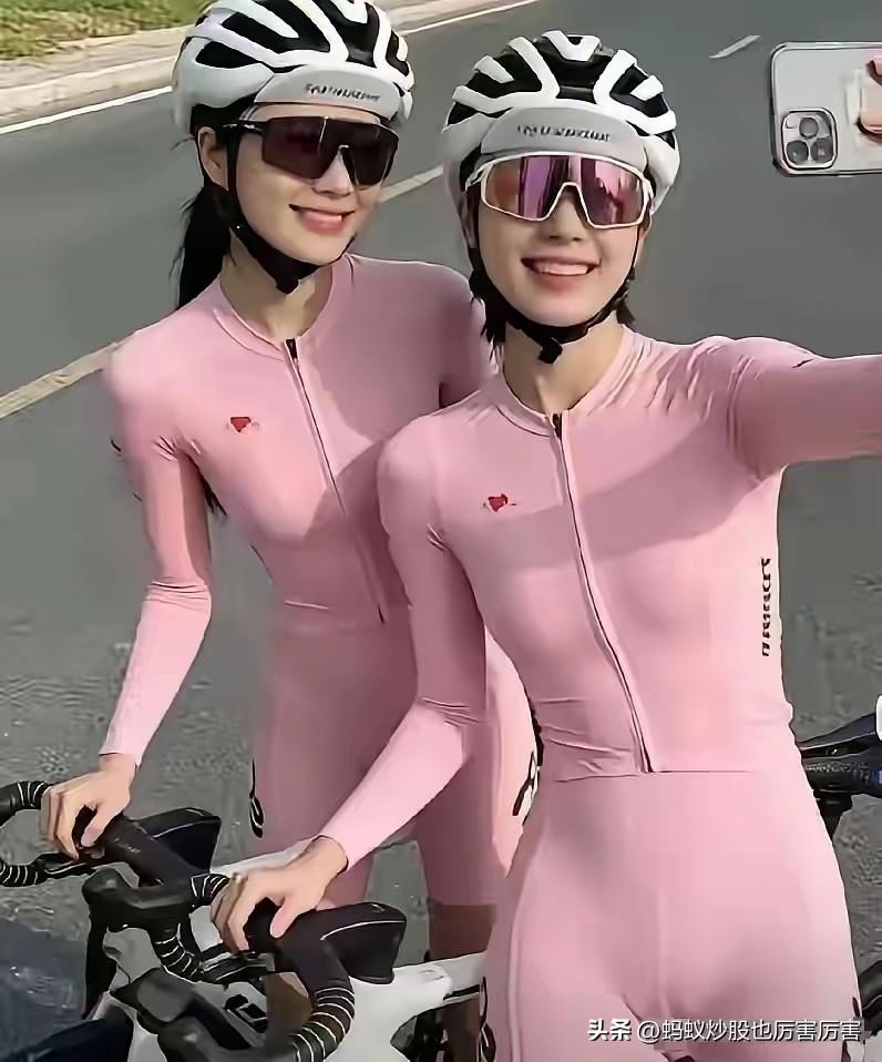 股市有些说法：
主动买套，等风起！
倒车接人，敢上车！
见好就收，最师傅！
选对