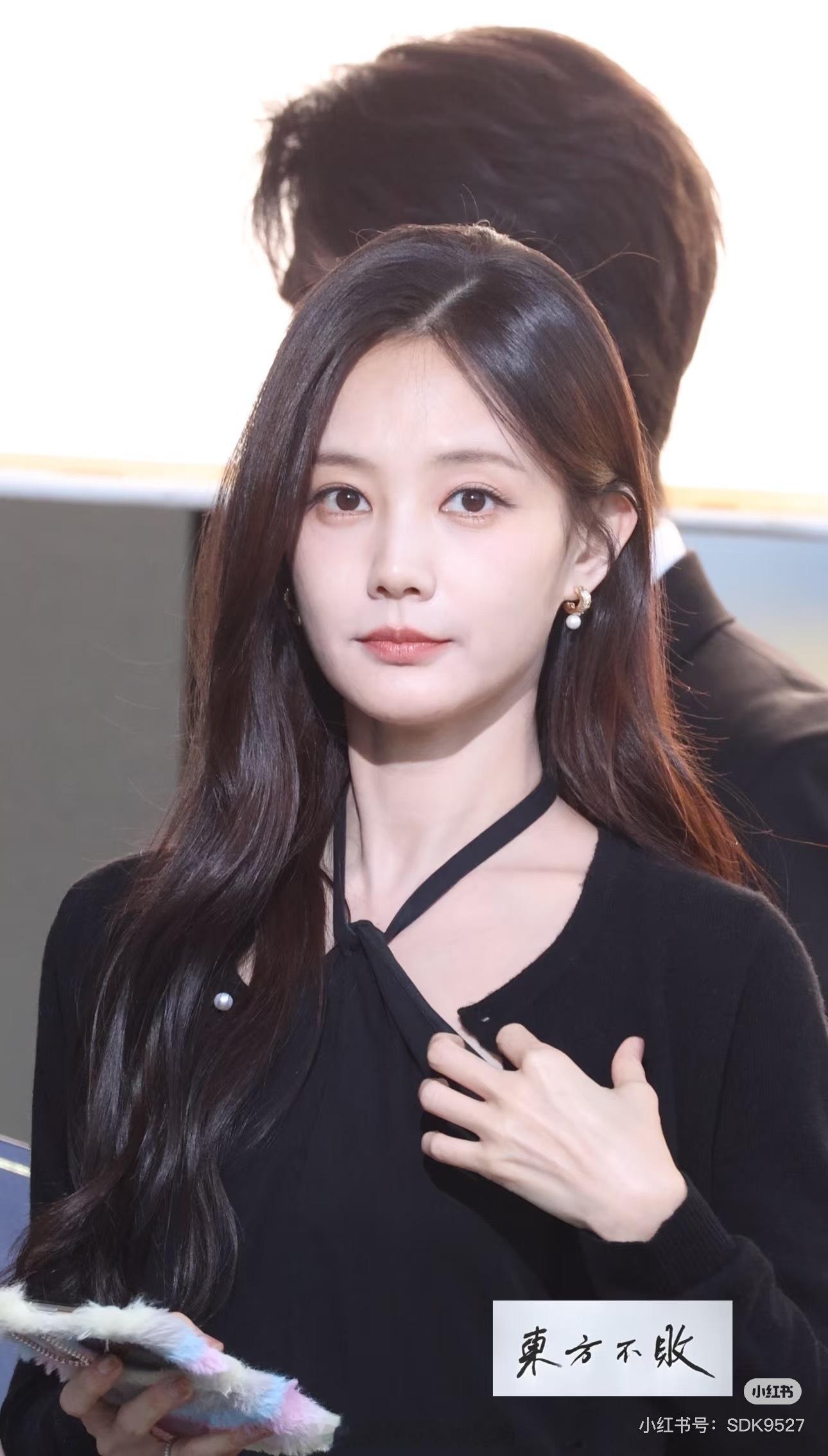 李一桐美人余，好权威的生图怼脸 