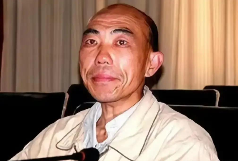 胥敬祥。1991年，他是河南鹿邑县一个老实巴交的农民。就因为在酒桌上脱了件外套，
