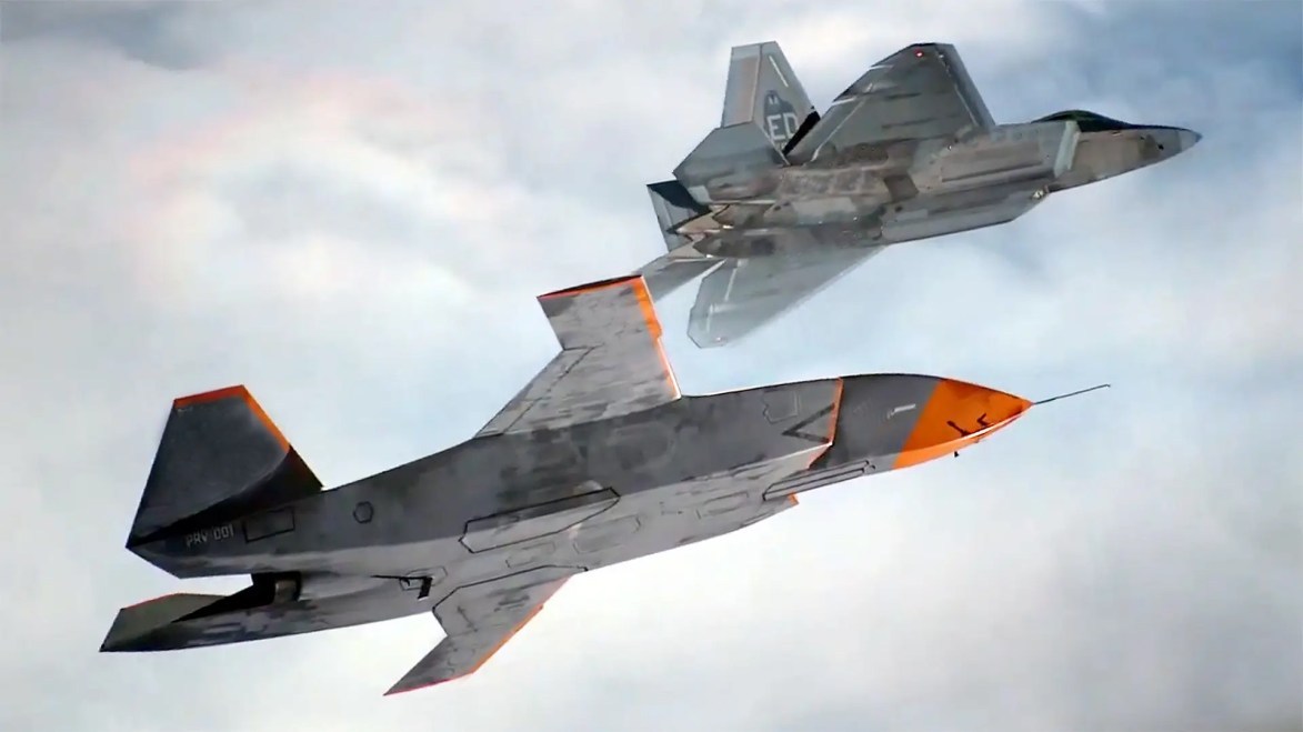 🔻TWZ报道，F-22猛禽战机将会是首次开始使用CCA无人僚机配合的战机。🔻