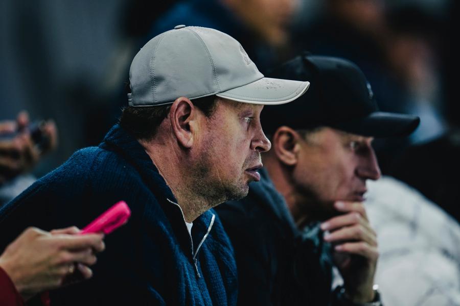 斯卢茨基现身冰球赛场！穆斯卡特没有出现！这是上海最近举办的冰球赛！赛场看到了熟悉