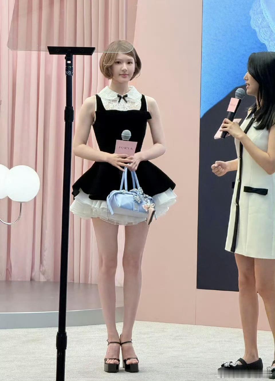 赵露思直播像芭比娃娃赵露思[超话] ​​​