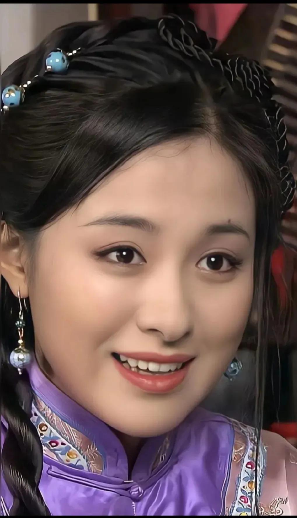 评赛西施
从沈傲君的一些照片上看，沈傲君并不是绝色美女，但是她饰演的赛西施却是美