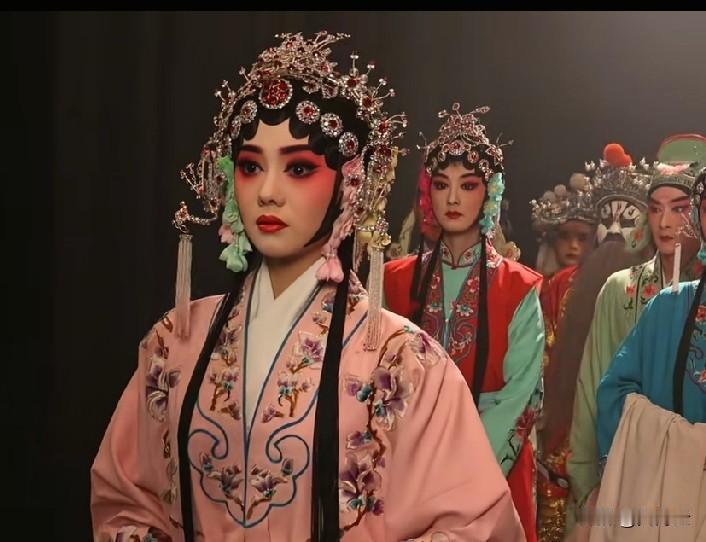 《主角》带给秦腔一波热度，带给戏曲也是一波热度。但戏曲要存活要有长期的观众，为什