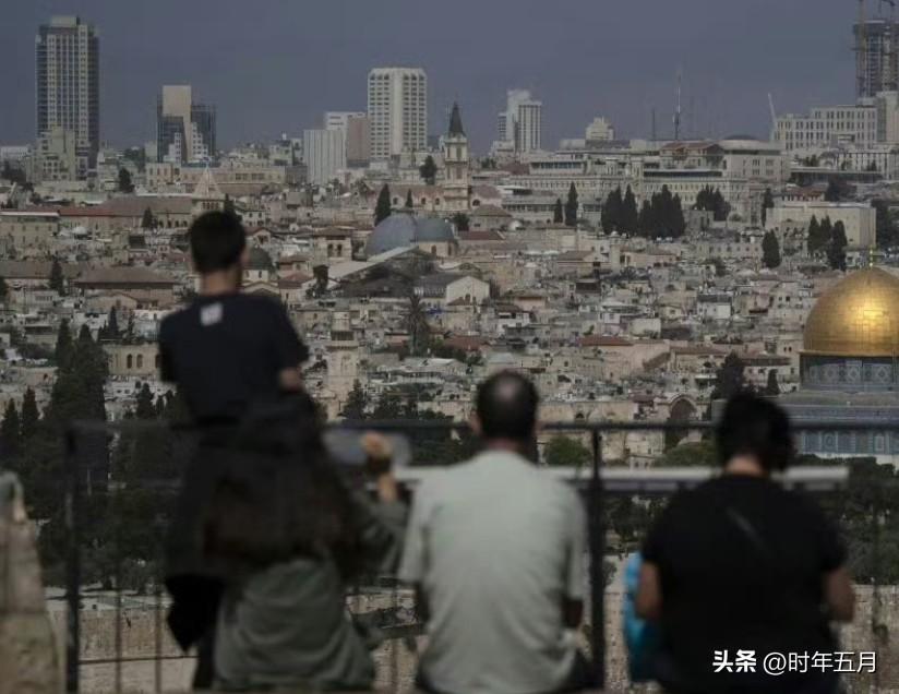 联大开会，印尼总统称，印尼愿出兵两万去加沙等地维和。
哥伦比亚总统呼吁，愿意出兵