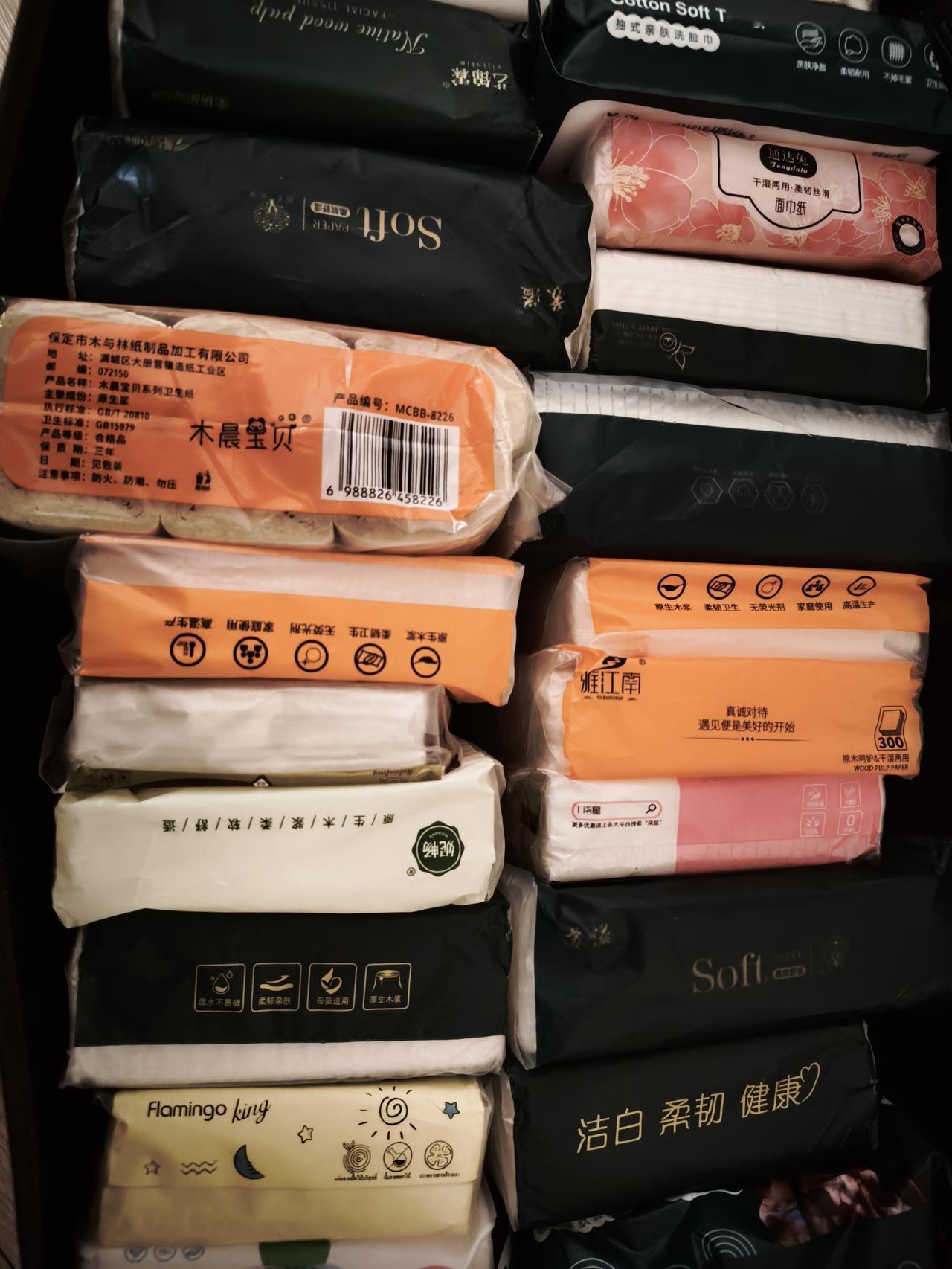 姐姐从前年开始就在淘宝上薅羊毛，她说得加群还得定时抢红包，半夜的红包最大。
爸妈