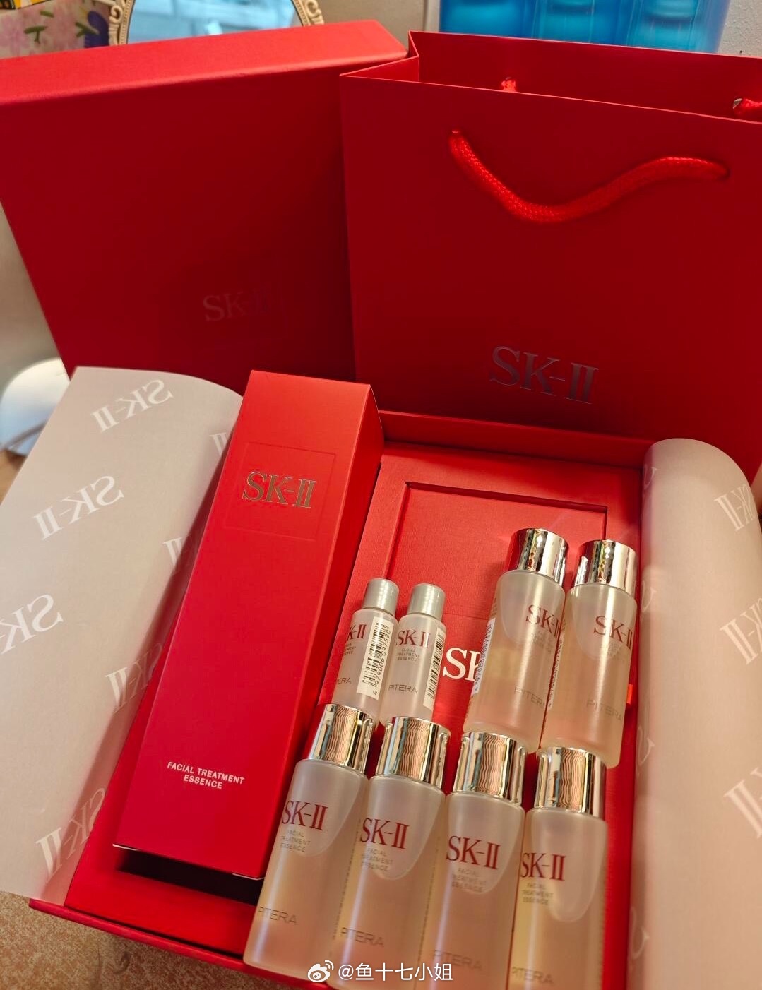 油皮真的爱惨了SK2神仙水。我这种出油旺盛、动不动就长闭口的，它简直就是救命水，