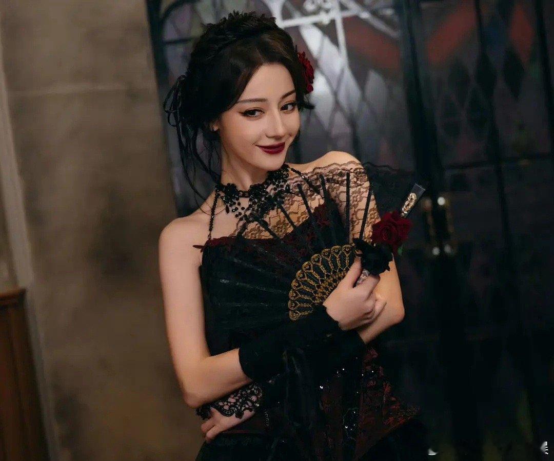 迪丽热巴颜值还是在线的，怎么资源掉了那么多 ​​​
