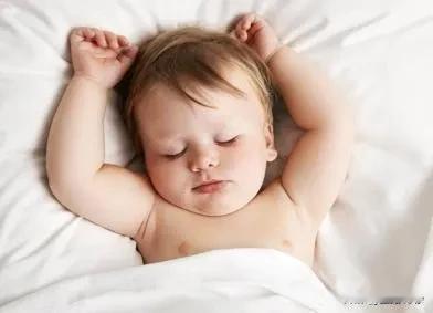 睡觉把手举过头顶”，为什么能一觉到天亮？

当我们沉浸在甜美的梦乡时，身体的每一