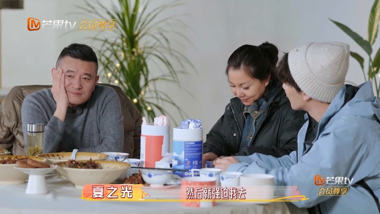 夏之光撞见妈妈在工地搬水泥我家那小子母子因借钱冷战，重逢看到妈妈辛苦，所有隔阂都