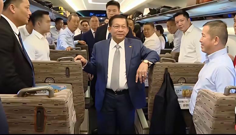 缅甸总统敏昂莱是中国人民的老朋友了，2019年4月，敏昂莱以国防军总司令身份首次