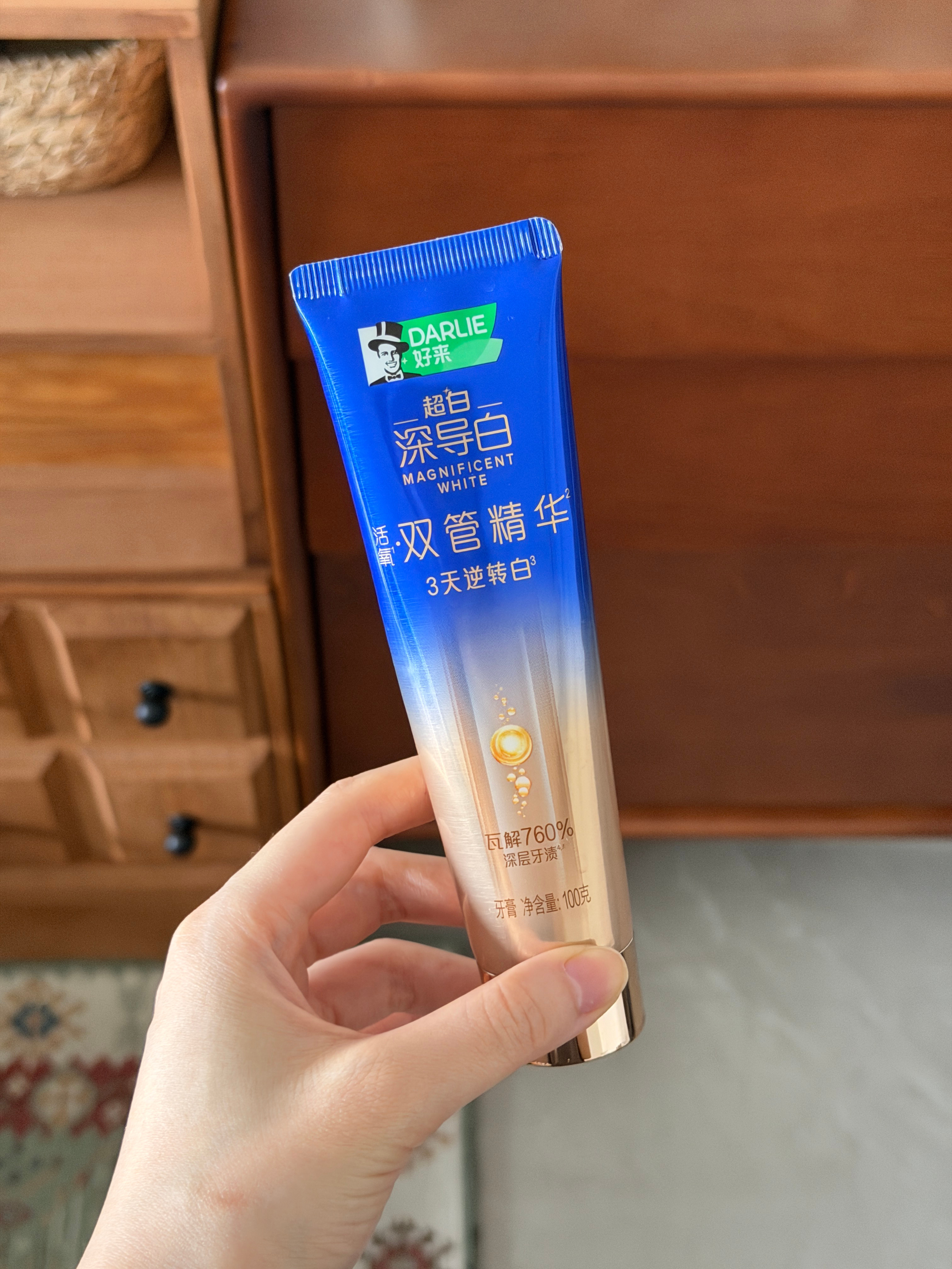 这刷了牙齿真能白诶 我们俩用了几天都觉得有效果！我男朋友用的搭配的蓝光牙刷 我用