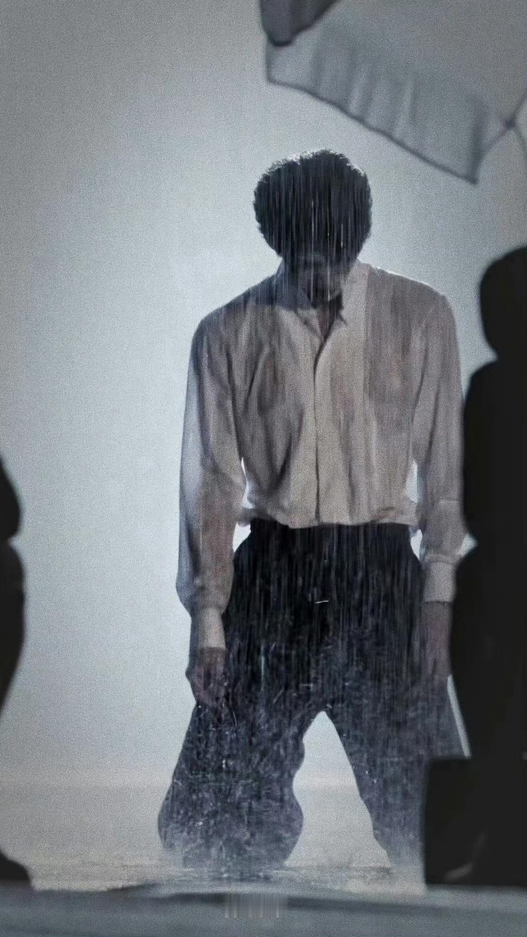 张凌赫在我心尖上点火[流鼻血][流鼻血]这一秒过火 ​​​