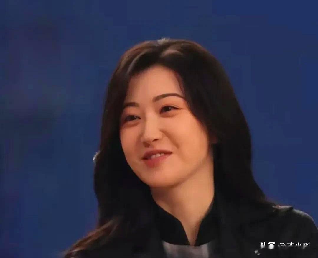 景甜没瘦，反而火了。她不再追求瘦到骨头都是美的，学会吃饭、不焦虑体重，体重55公