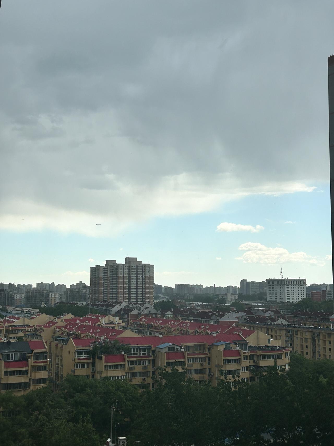 早起往窗外一看，天空瓦蓝瓦蓝般晴朗，能见度极高，绝对是外出游玩的好选择！

可就