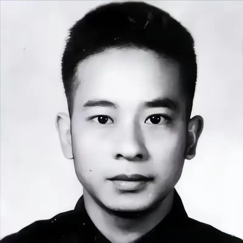 1958年他在新疆街头看报纸后失声恸哭：原来英雄“小萝卜头”，竟是他苦苦寻找了1