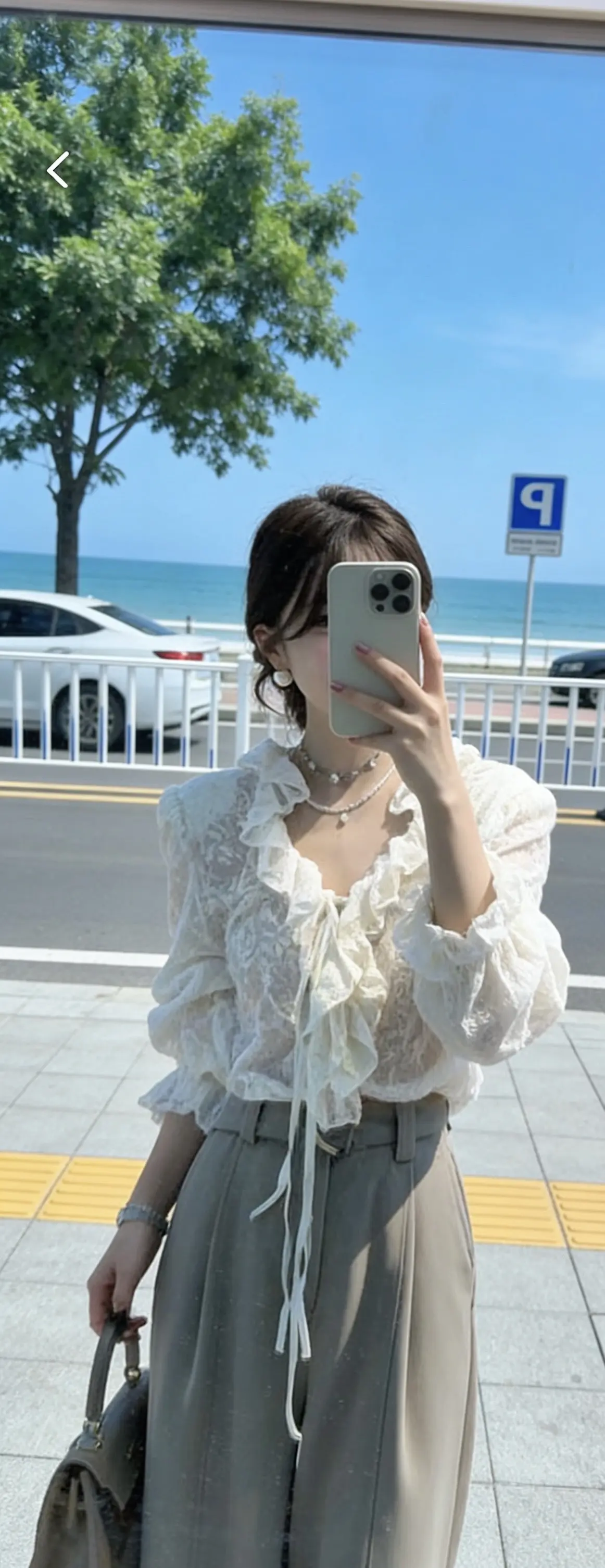 “人各有千面，能同频的人很少，           能留在彼此身边的是...