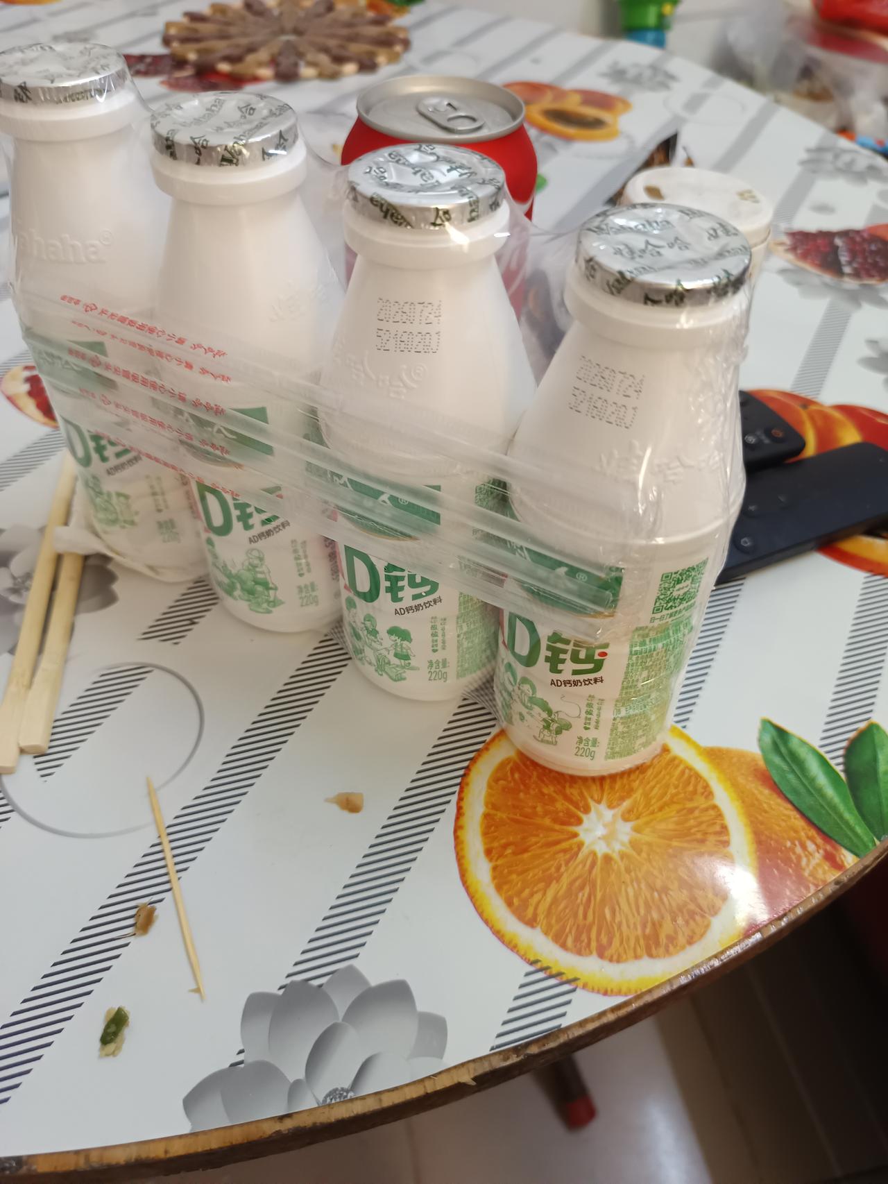 家人们谁懂啊，这种ad钙奶真的是有钙片的吗？
喝起来有点怪怪的感觉。