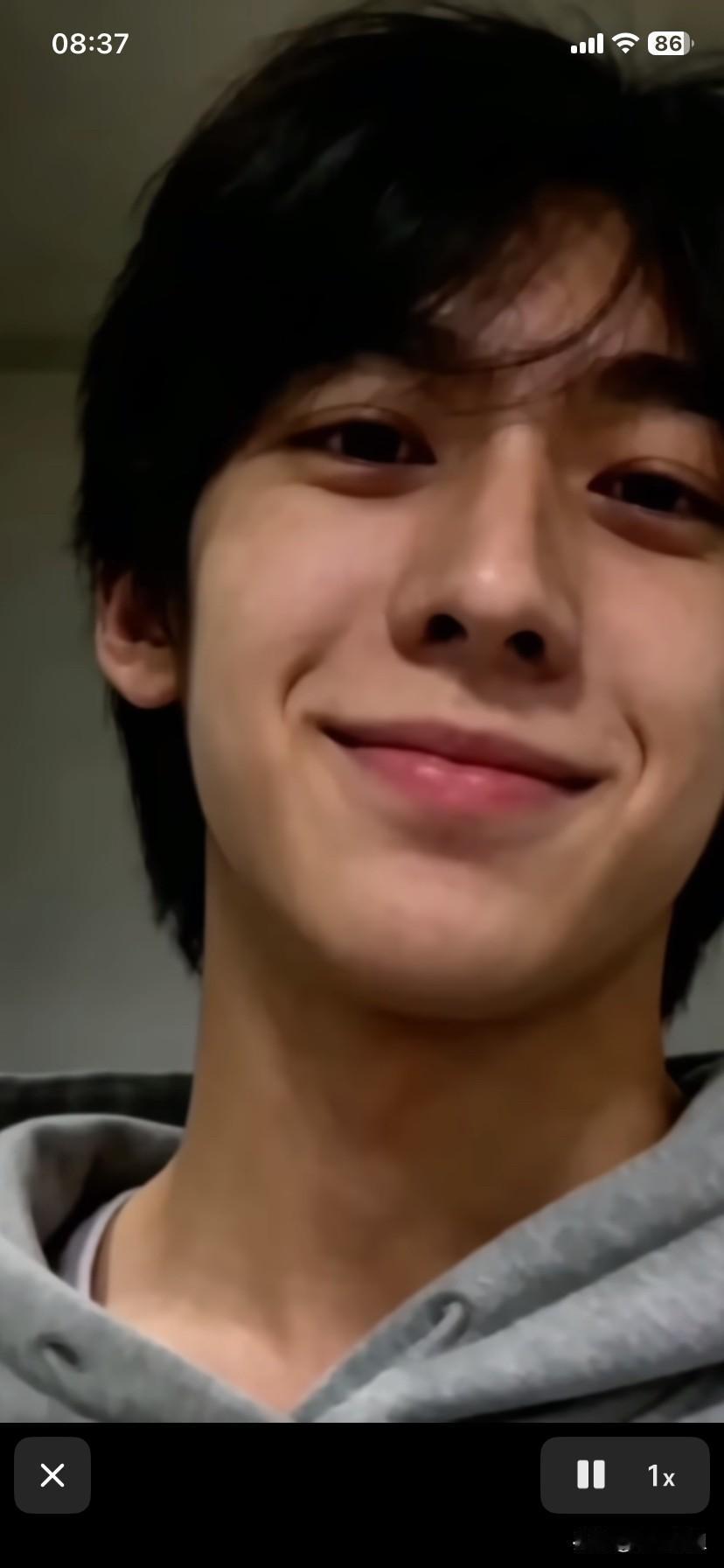 近镜头下，林志颖大儿子kimi，看着特别帅气！
禁得住怼脸拍！五官立体，细长脸！