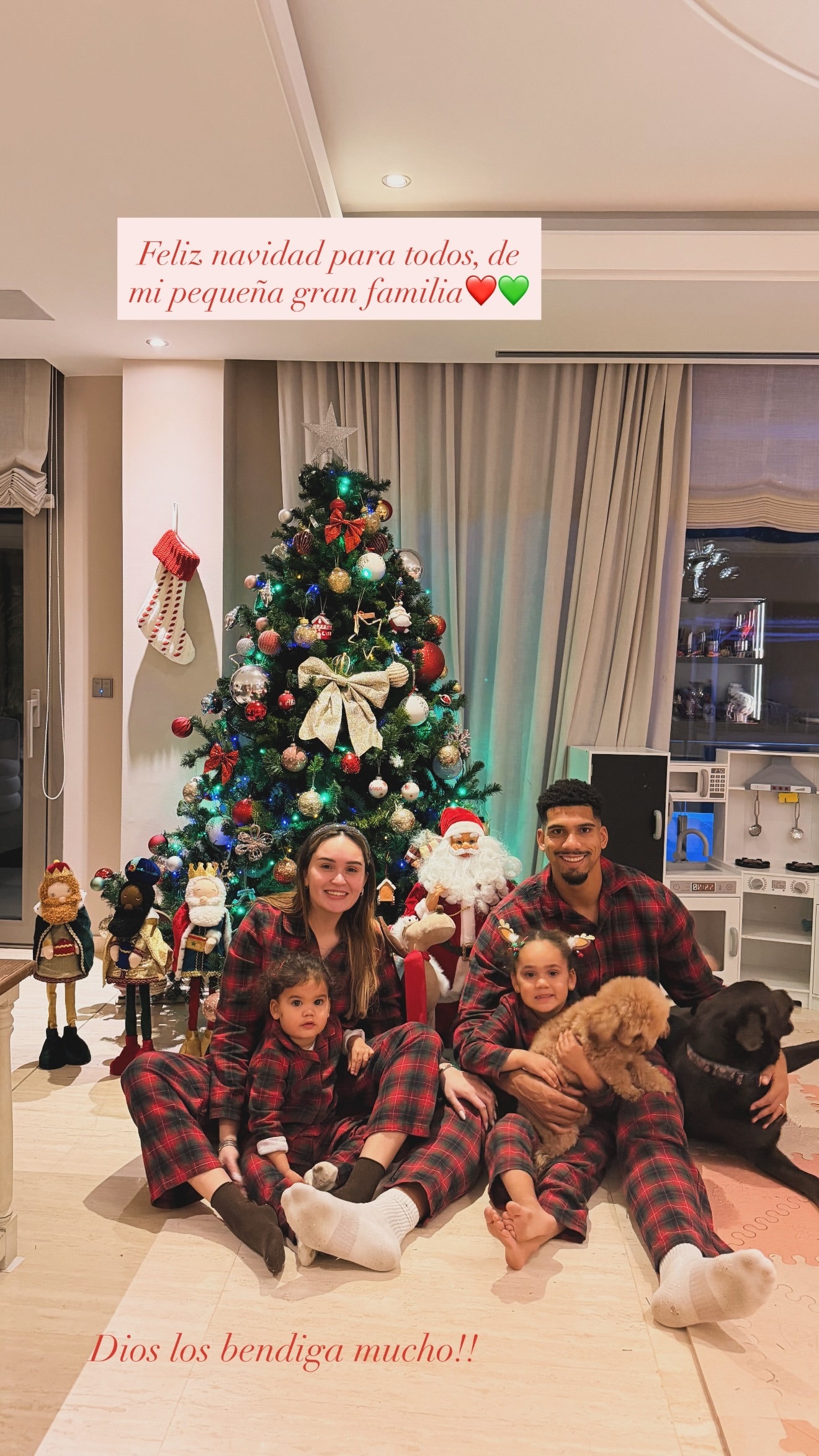 阿劳霍和家人的圣诞合影❤️💙体育大赏巴萨至死不渝红蓝魂