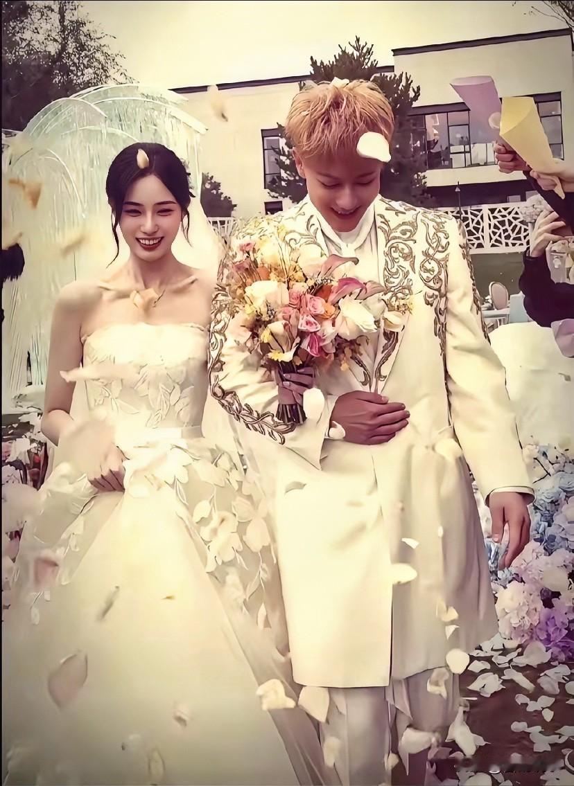 要不是亲自去查
我是打死也不敢相信，
黄子韬都三十二岁了，
徐艺洋居然还是他的初