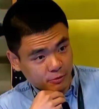 中国记者徐德智在联合国会场站起来，只问了日本代表两个问题：“谁炸的日本？为什么炸