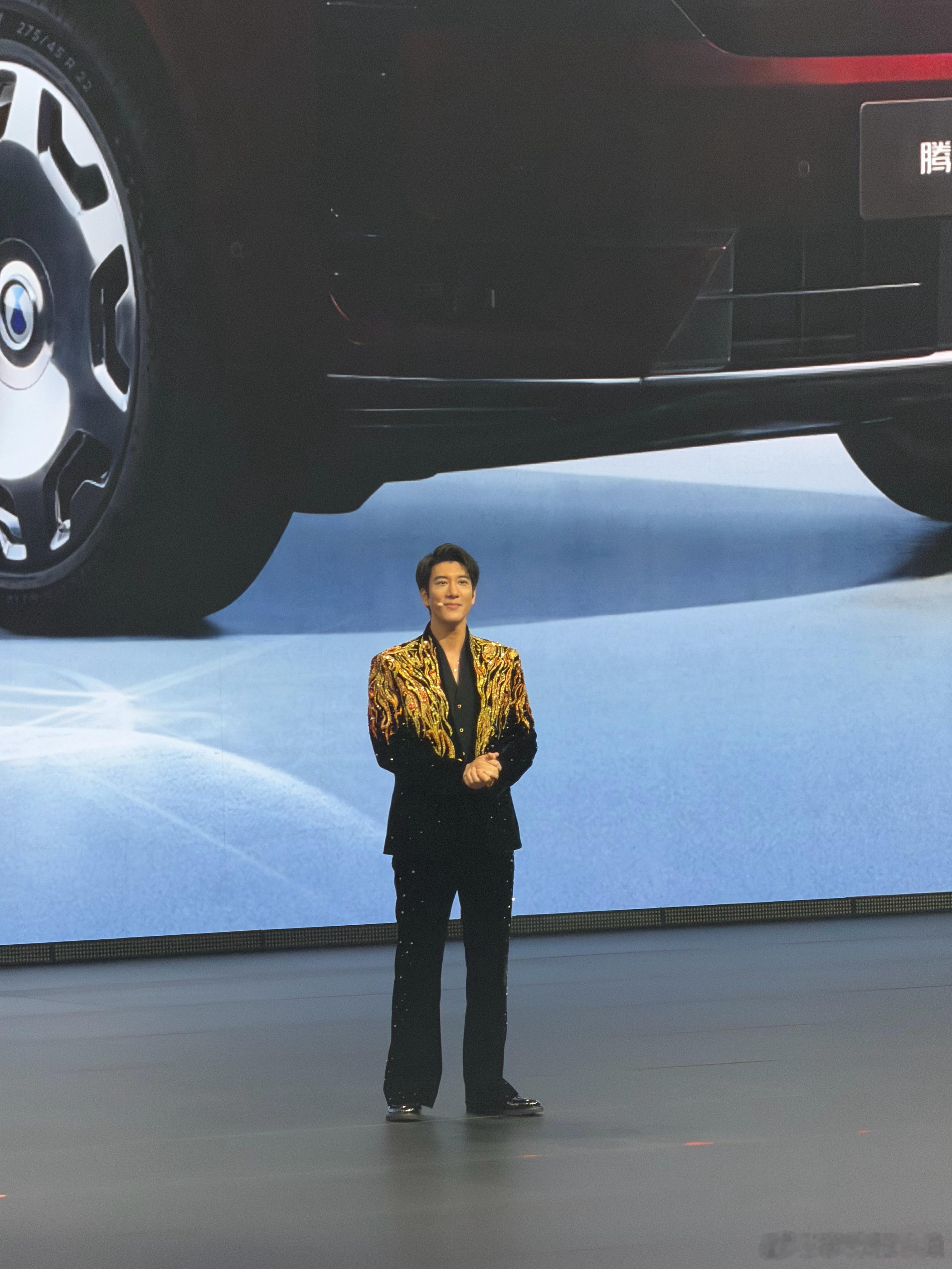 今晚又有一台车上市，腾势旗舰车“N9闪充版”40.98万-46.98万。核心的是