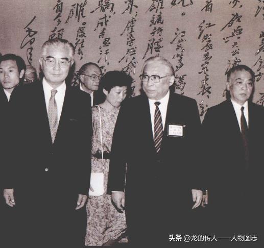 1990年7月9日，荣毅仁在北京会见以台湾大陆工业考察团。