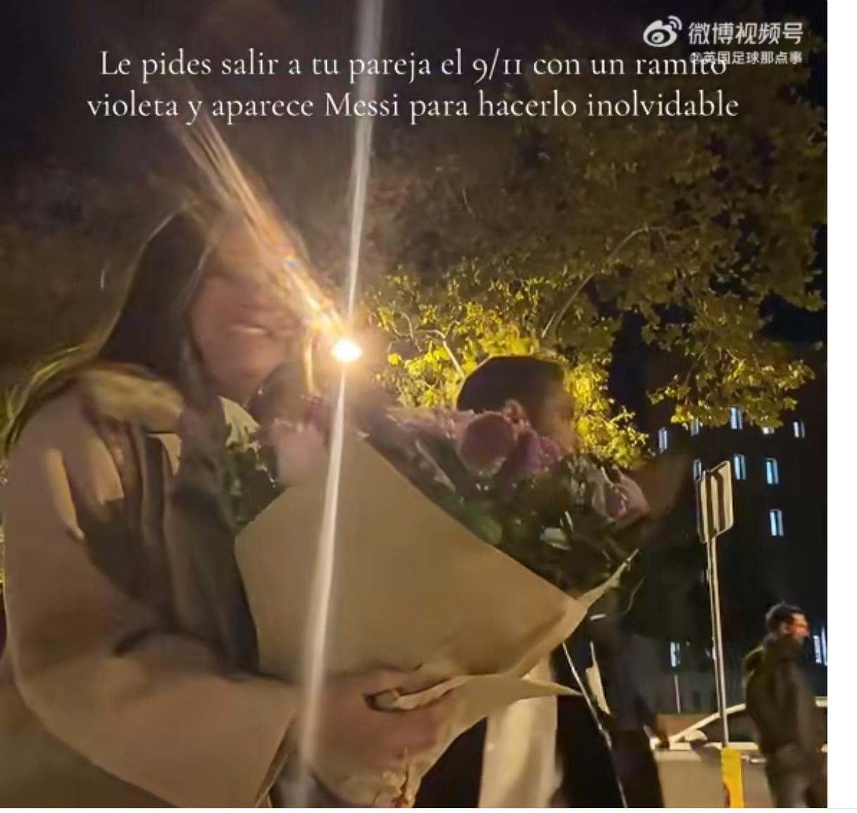 镜头记录下了这个幸运瞬间，两人记得当时是晚上11点50左右，梅西一行人正在去诺坎