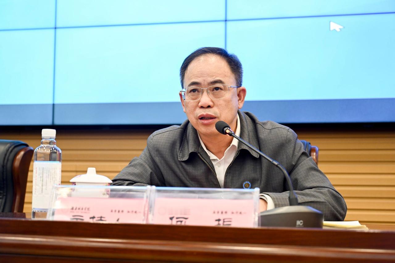 湖南城市学院的何振书记是怎么了？上任不到一年便已经卸任，很是耐人寻味！

从履历
