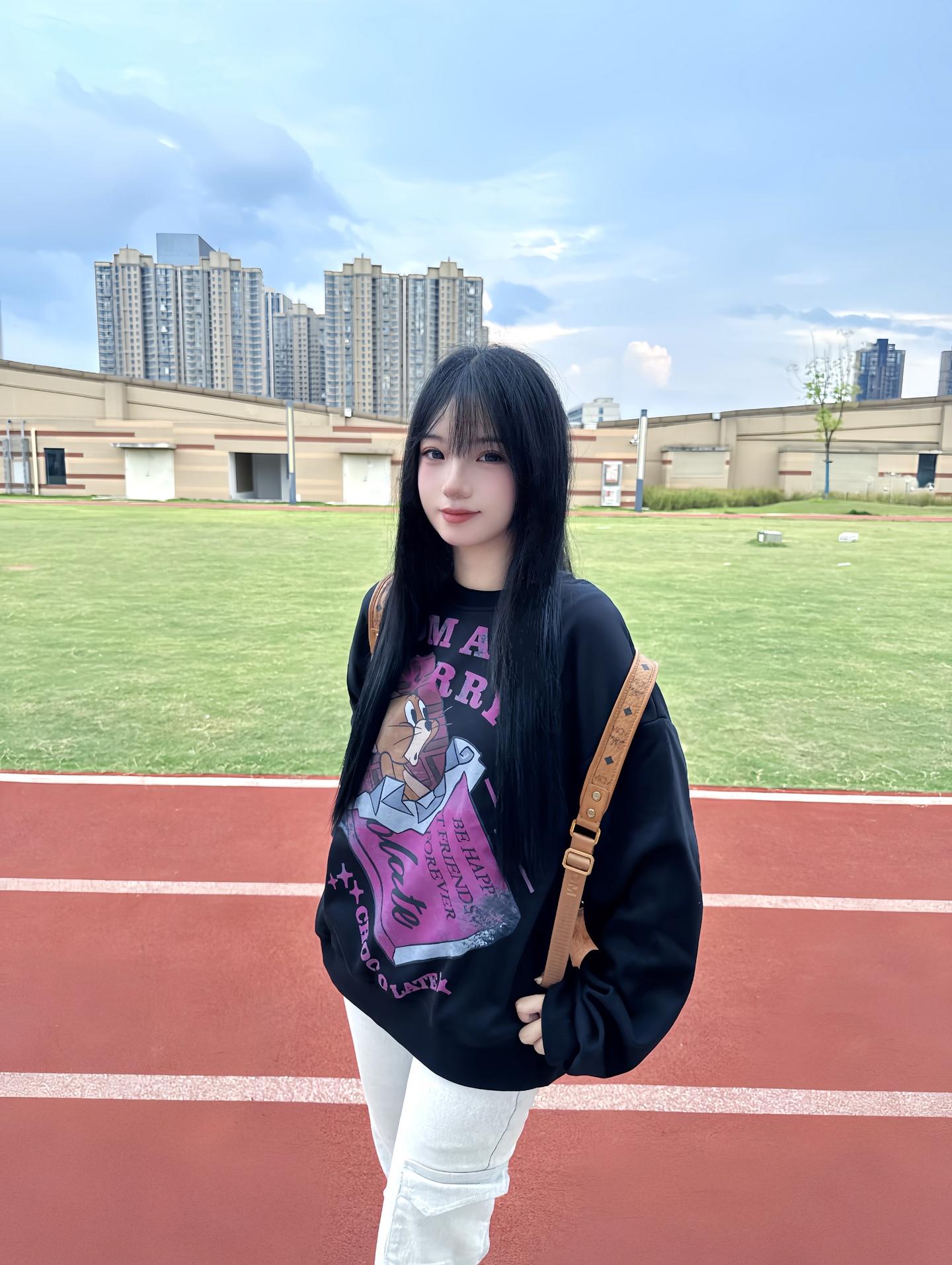 下课了要不要一起去操场走走