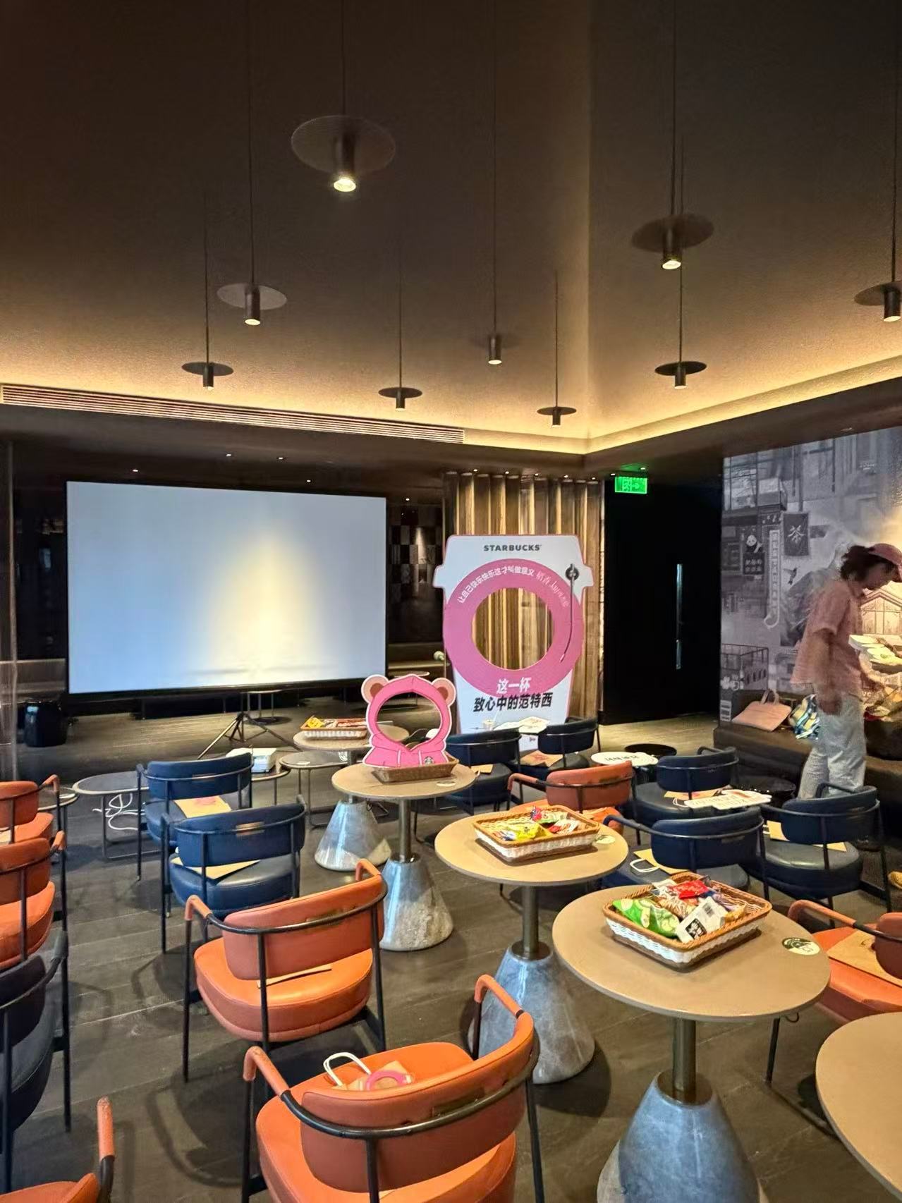 周杰伦 速来！星巴克免费观影活动：时间：今晚19:00-21:00地点：成都太古