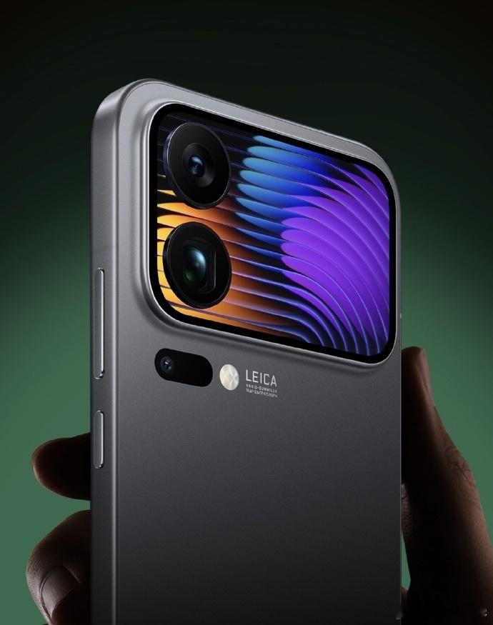 iPhone17没有的背屏在小米17Pro上本来很期待iPhone 17后背的那