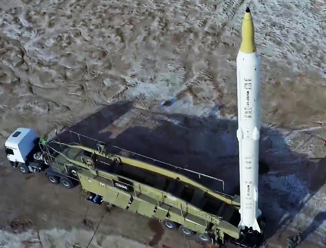 波斯的战法挺明确的，那就是只攻不防。美军想去炸德黑兰，想去炸大不里士，想去炸伊斯