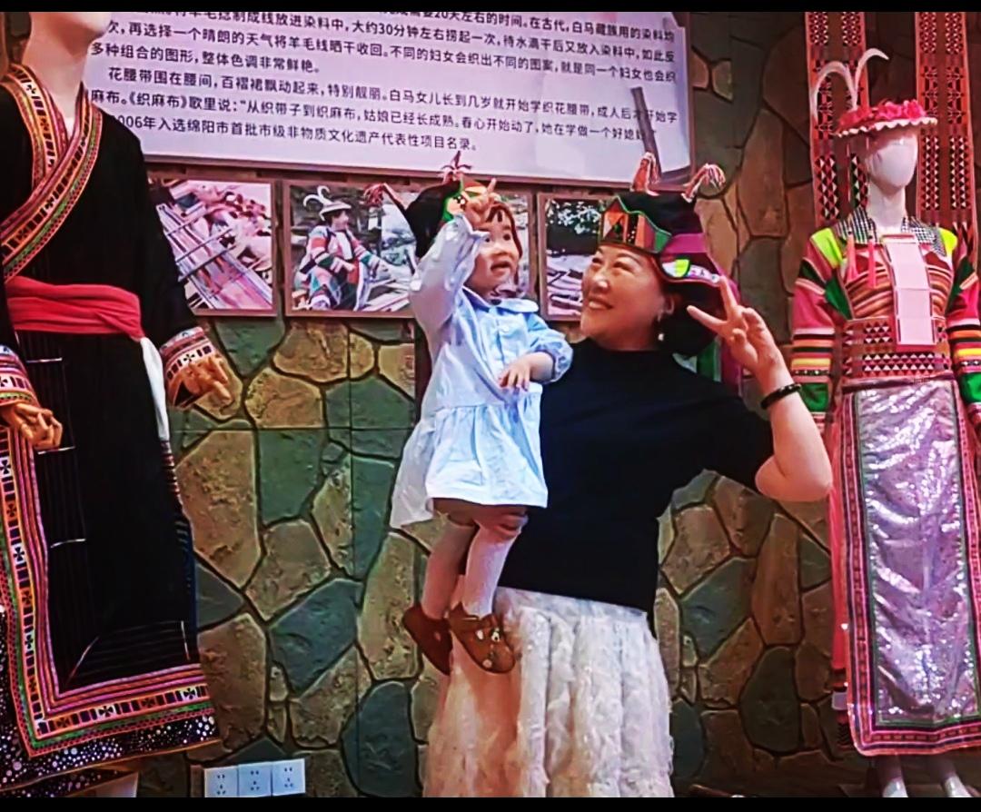 总有人说
找男人就得找有钱有房的
家里只有一个男孩的
坚决不找家里有俩男孩的
就