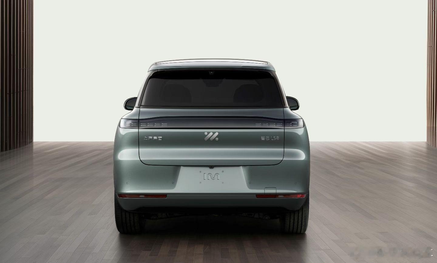 智己ls8申报新车长宽高分是5085/2000/1807mm，轴距3060mm；