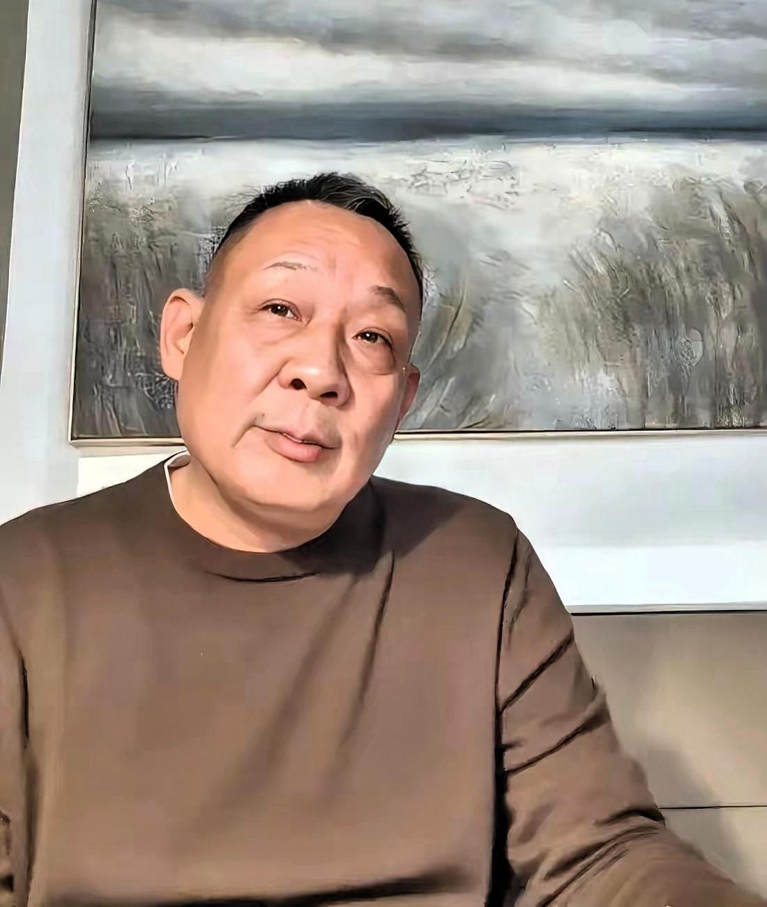 大家有没有觉得
​于东来越来越不对劲了
​倒不是因为他变得不成功了，而是因为他越