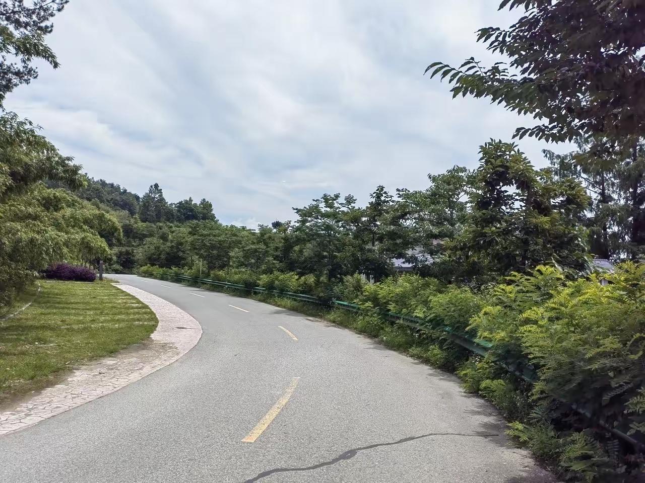 在任何单位上班时间久了，会发现了一个惊人的规律，
    任何单位都是小人的天下