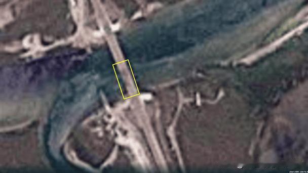 通往克里米亚的道路被“切断”：阿拉巴特岬大桥受损



卫星图像证实，赫尔松州连