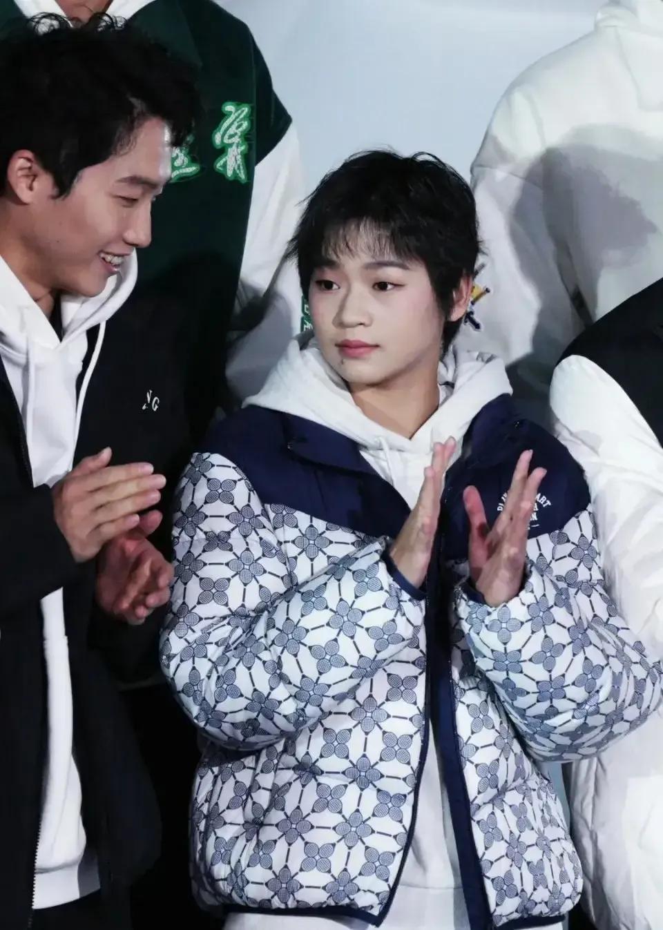 单眼皮的女孩其实很有气质的，婵宝若留长发，那也是清纯气质妹子一枚[呲牙]