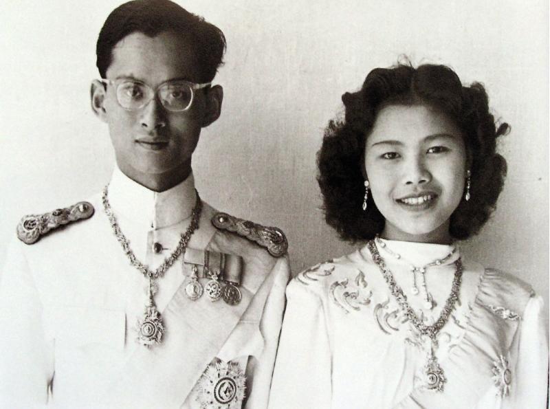 泰国王太后诗丽吉辞世，民众悲痛

出生于1932年8月12日的泰国王太后诗丽吉，